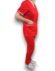 Costum medical rosu tercot elastic, halat rosu cu fermoar, insertie alba, pantaloni rosii 2