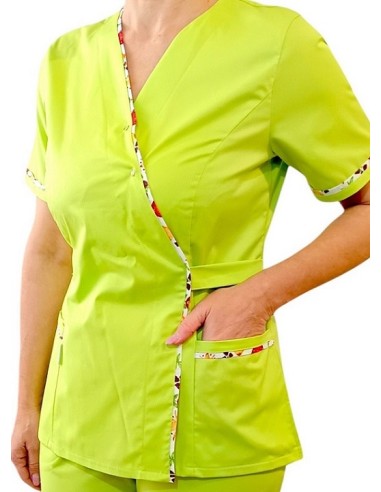 Uniforma medicala eleganta lime, model cambrat, pentru spitale si clinici