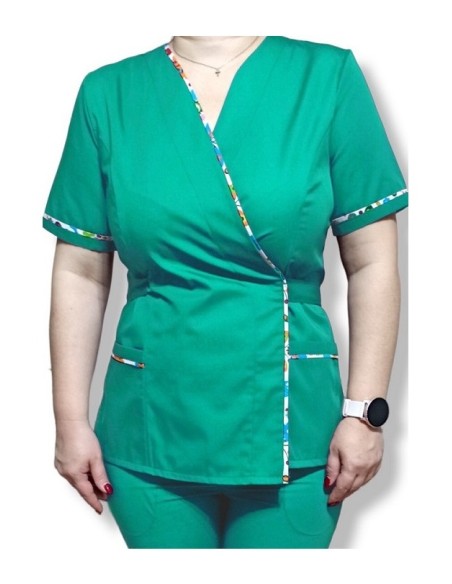 Halat medical verde spital Kimono, din tercot elastic, cu insertie florala Halat medical verde spital Kimono, din tercot elastic, cu insertie florala