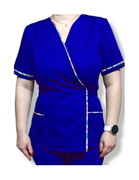 Halat medical albastru royal Kimono, din tercot elastic, cu insertie florala Halat medical albastru royal Kimono, din tercot elastic, cu insertie florala