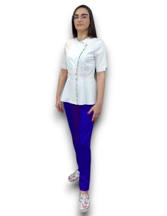 Costum medical petrecut basc, halat alb, pantaloni albastru royal, din tercot elastic 2