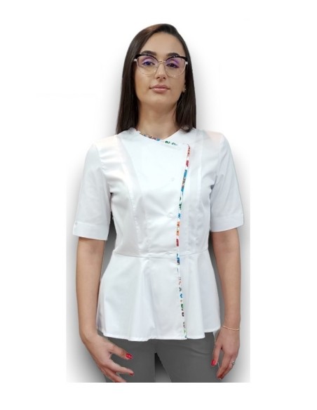 Halat medical alb petrecut basc, din tercot elastic, cu insertie florala Halat medical alb petrecut basc, din tercot elastic, cu insertie florala
