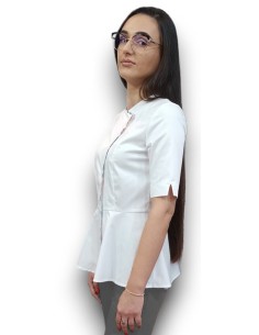 Halat medical alb petrecut basc, din tercot elastic, cu insertie florala 2
