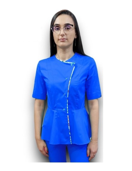 Halat medical albastru petrecut basc, din tercot elastic, cu insertie florala Halat medical albastru petrecut basc, din tercot elastic, cu insertie florala