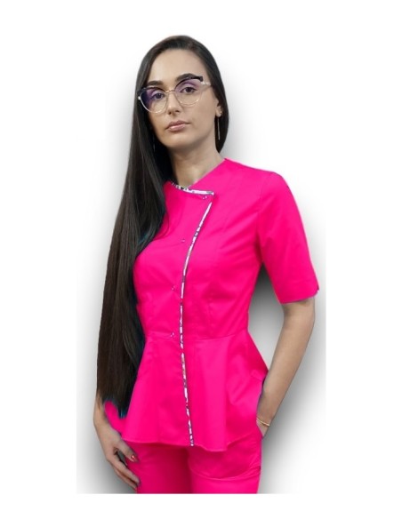 Halat medical ciclam petrecut basc, din tercot elastic, cu insertie florala Halat medical ciclam petrecut basc, din tercot elastic, cu insertie florala