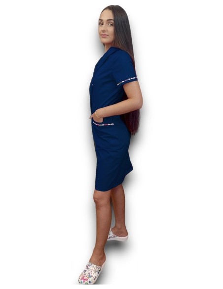 Sarafan medical bleumarin cu insertie florala, capse in fata, din tercot elastic Sarafan medical bleumarin cu insertie florala, capse in fata, din tercot elastic