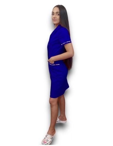 Sarafan medical albastru royal cu insertie florala, capse in fata, din tercot elastic