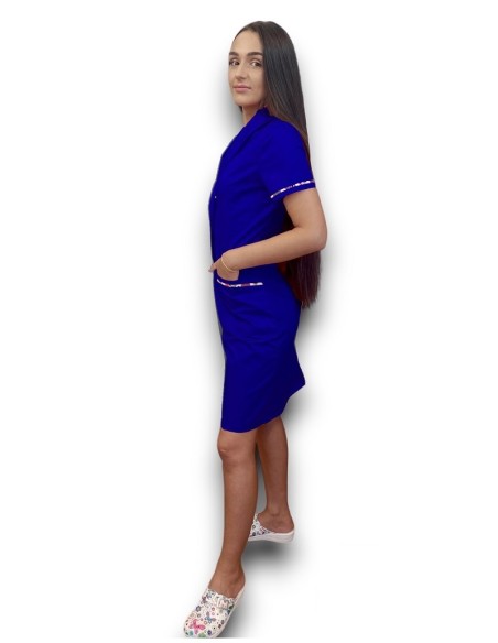 Sarafan medical albastru royal cu insertie florala, capse in fata, din tercot elastic Sarafan medical albastru royal cu insertie florala, capse in fata, din tercot elastic