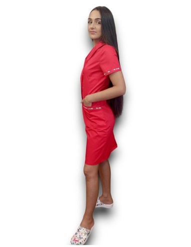 Sarafan medical rosu cu insertie florala, capse in fata, din tercot elastic