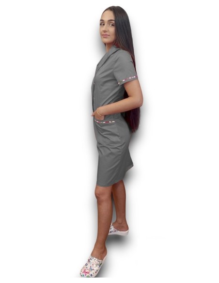 Sarafan medical gri cu insertie florala, capse in fata, din tercot elastic Sarafan medical gri cu insertie florala, capse in fata, din tercot elastic
